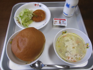 給食２５．５．７ 001.JPG