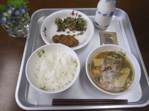 給食２５．６．１０ 001.JPG