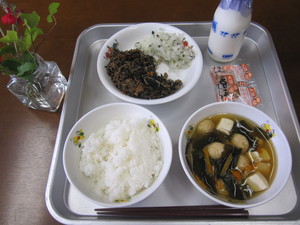 給食２５．６．５ 001.JPG